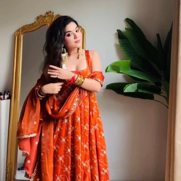 ANARKALI STYLE SALWAR SUIT - Picture 4 of 7